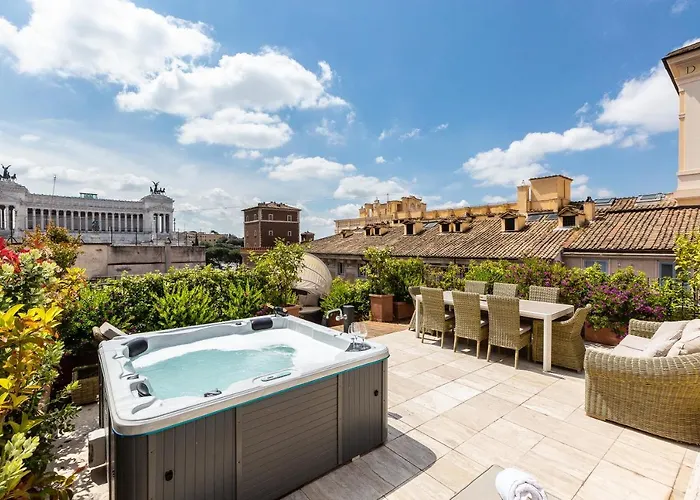 Amazing Penthouse Piazza Venezia Apartment